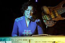 Как азербайджанская певица Тунзаля Агаева объединила в одном "Мотыльке" Майкла Джексона и Стиви Уандера (фотосессия)