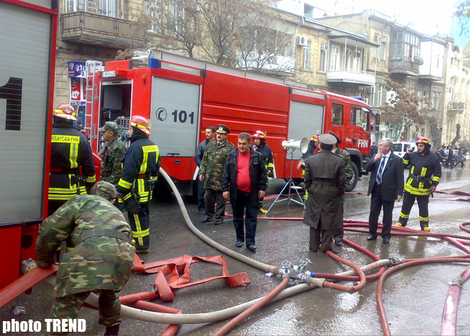 Пожар в жилом доме в столице Азербайджана ликвидирован, погибших нет (ДОПОЛНЕНО-3)