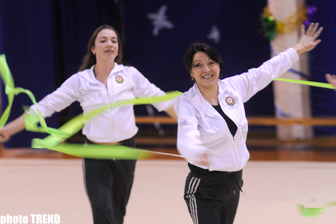 В Баку прошел новогодний бал гимнастики "Счастливое окончание года - 2009" (ФОТОСЕССИЯ)