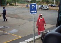 Необычные Деды морозы и Санты Клаусы (фотосессия)