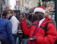 Необычные Деды морозы и Санты Клаусы (фотосессия)