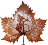 Шедевры на древесных листьях (фотосессия)