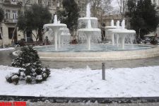 Заснеженный и заледенелый пейзаж Баку (фотосессия)