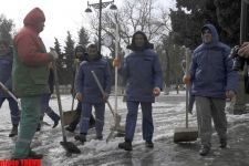 Заснеженный и заледенелый пейзаж Баку (фотосессия)
