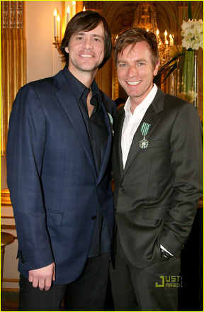 Джим Керри и Эван МакГрегор слились в страстном поцелуе