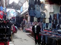 Танцовщица Фатима обеспечивает бакинские толкучки китайскими товарами (фотосессия)