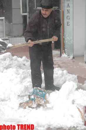 Снежный коллапс в Баку: света нет, хлеба нет, транспорт в режиме стопора (фотосессия)