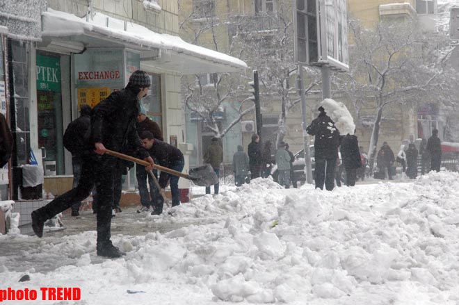 Снежный коллапс в Баку: света нет, хлеба нет, транспорт в режиме стопора (фотосессия)