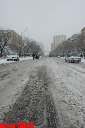Снежный коллапс в Баку: света нет, хлеба нет, транспорт в режиме стопора (фотосессия)