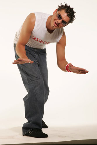 "Евровидение" больше напоминает цирк – бельгийский певец Дензел (фотосессия)