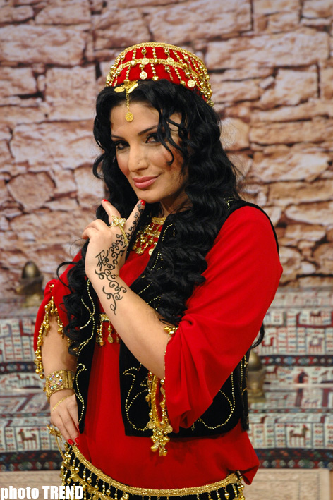 Певица Натаван Хабиби и телеведущая Гюльнара Мамедова зажгли "Волшебную лампу" (фотосессия)