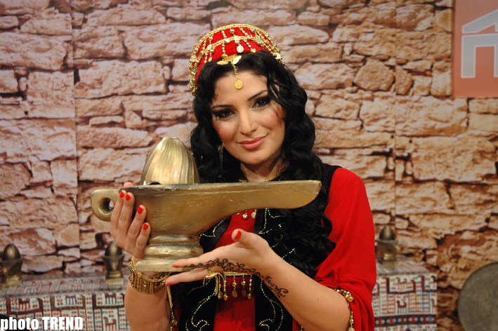 Певица Натаван Хабиби и телеведущая Гюльнара Мамедова зажгли "Волшебную лампу" (фотосессия)