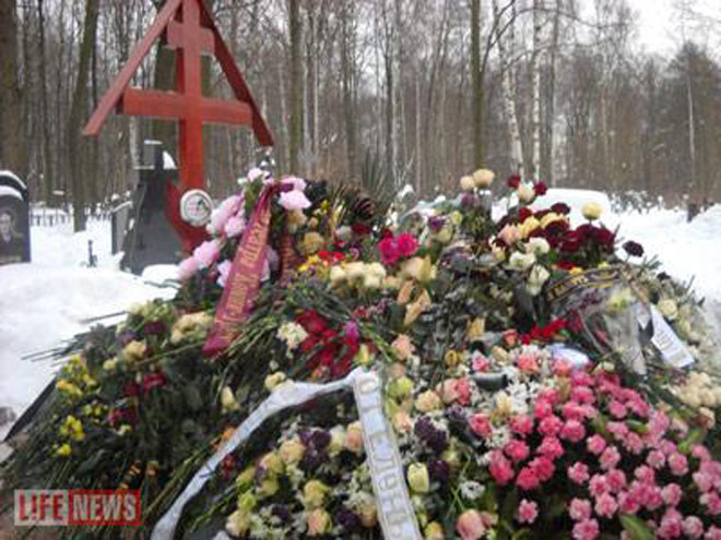 Неизвестные похитили с могилы Анны Самохиной ее фотографию