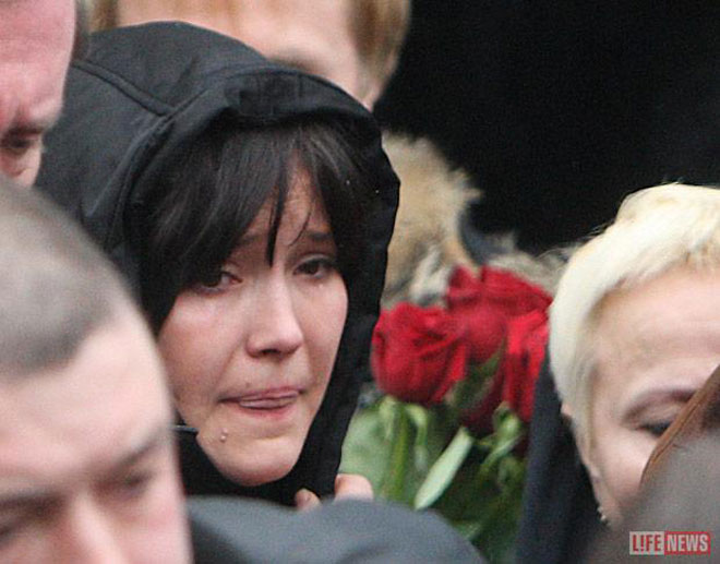 Неизвестные похитили с могилы Анны Самохиной ее фотографию