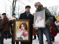 Неизвестные похитили с могилы Анны Самохиной ее фотографию