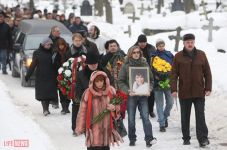 Неизвестные похитили с могилы Анны Самохиной ее фотографию