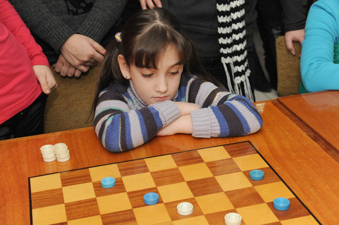 Дочь Бахрама Багирзаде будет биться за победу на чемпионате мира по шашкам