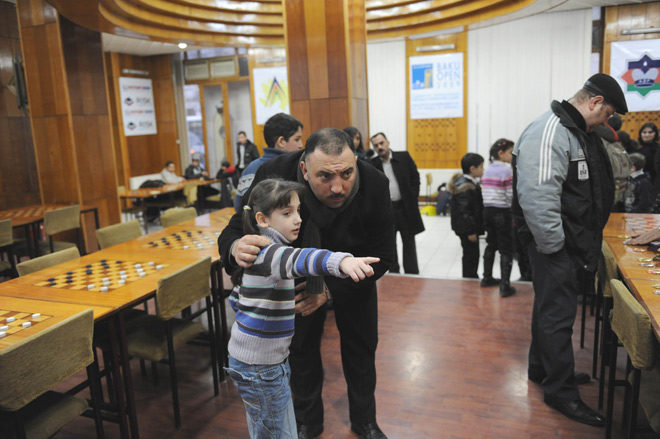 Дочь Бахрама Багирзаде будет биться за победу на чемпионате мира по шашкам