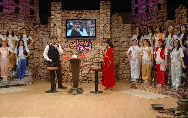 Певица Алмаз Алексерова и журналист выиграли за пять манатов ценный приз в 500 манатов (фотосессия)