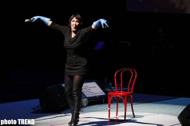 Стриптиз, Владимирский централ и молитва… Эпатажный концерт Лолиты в Баку (фотосессия)