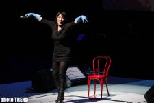 Стриптиз, Владимирский централ и молитва… Эпатажный концерт Лолиты в Баку (фотосессия)