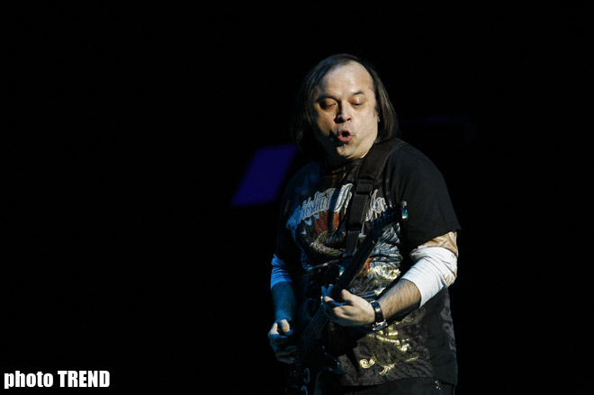 Стриптиз, Владимирский централ и молитва… Эпатажный концерт Лолиты в Баку (фотосессия)