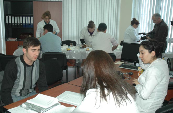 В компании "Avromed" проходит благотворительная акция по сдаче крови (фотосессия)