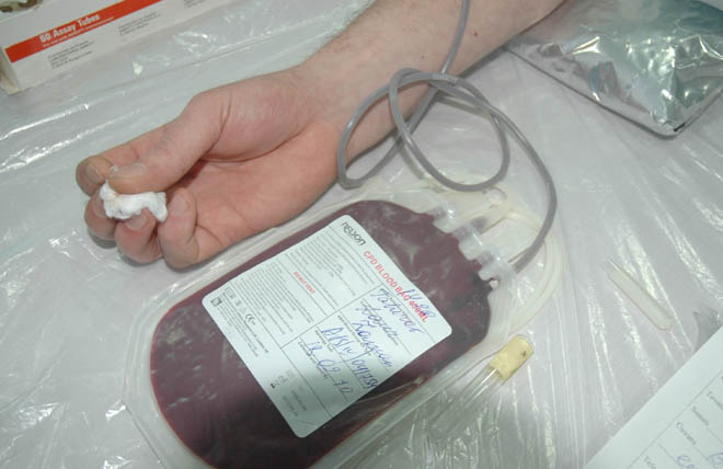 В компании "Avromed" проходит благотворительная акция по сдаче крови (фотосессия)