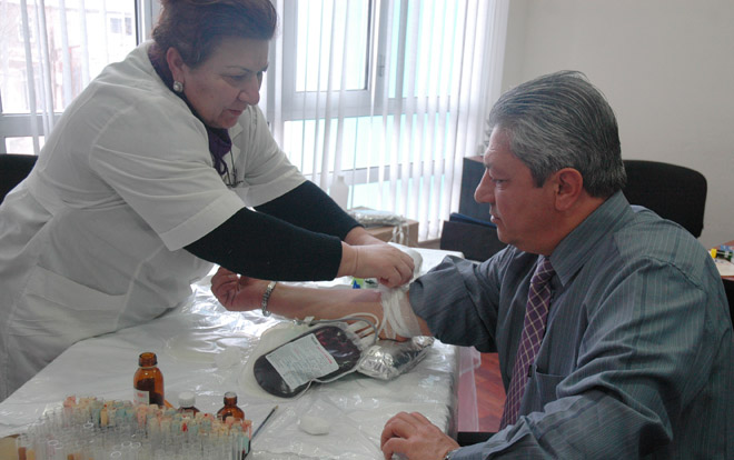 В компании "Avromed" проходит благотворительная акция по сдаче крови (фотосессия)