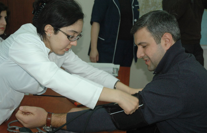 В компании "Avromed" проходит благотворительная акция по сдаче крови (фотосессия)