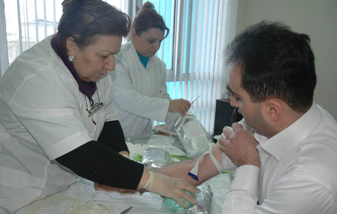 В компании "Avromed" проходит благотворительная акция по сдаче крови (фотосессия)