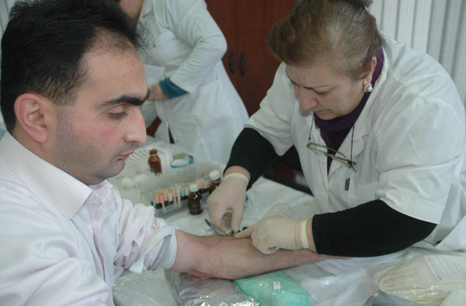 В компании "Avromed" проходит благотворительная акция по сдаче крови (фотосессия)