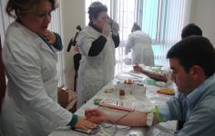 В компании "Avromed" проходит благотворительная акция по сдаче крови (фотосессия)