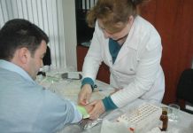 В компании "Avromed" проходит благотворительная акция по сдаче крови (фотосессия)