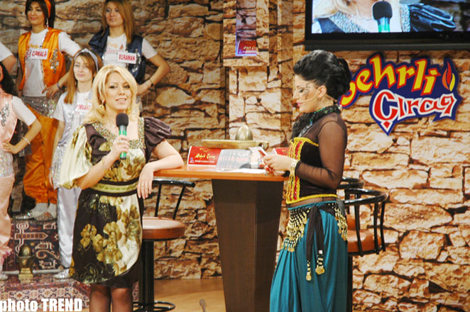 Однофамильцы Мамедовы - певица Лала и телеведущая Гюльнара - раздали подарки из "Волшебной лампы" (фотосессия)