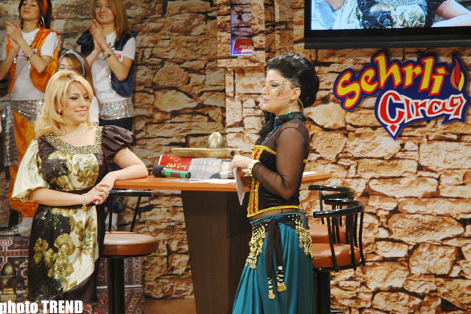 Однофамильцы Мамедовы - певица Лала и телеведущая Гюльнара - раздали подарки из "Волшебной лампы" (фотосессия)