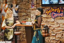 Однофамильцы Мамедовы - певица Лала и телеведущая Гюльнара - раздали подарки из "Волшебной лампы" (фотосессия)