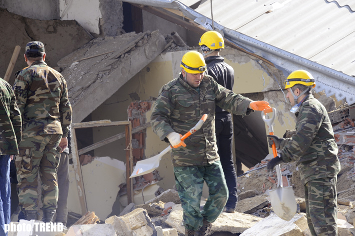 В Баку произошел взрыв, возбуждено уголовное дело - oбновлено (фотосессия)