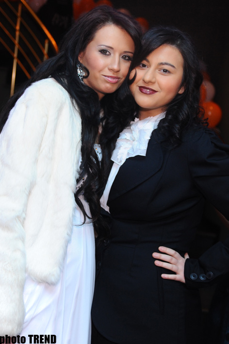 Искрометная певица Айгюн Кязымова и веселый шоу-бомонд на празднике Фадала Баззи (фотосессия)