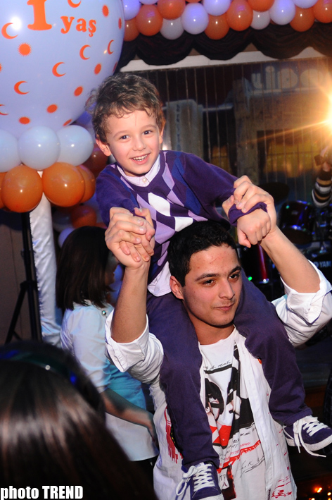 Искрометная певица Айгюн Кязымова и веселый шоу-бомонд на празднике Фадала Баззи (фотосессия)