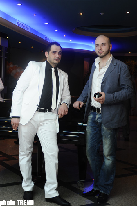 Искрометная певица Айгюн Кязымова и веселый шоу-бомонд на празднике Фадала Баззи (фотосессия)