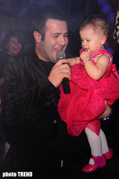 Искрометная певица Айгюн Кязымова и веселый шоу-бомонд на празднике Фадала Баззи (фотосессия)