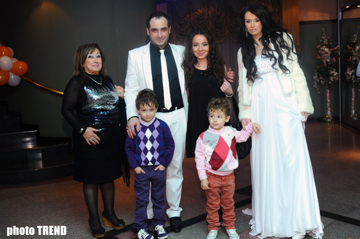 Искрометная певица Айгюн Кязымова и веселый шоу-бомонд на празднике Фадала Баззи (фотосессия)