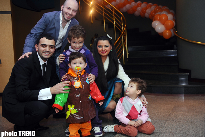 Искрометная певица Айгюн Кязымова и веселый шоу-бомонд на празднике Фадала Баззи (фотосессия)