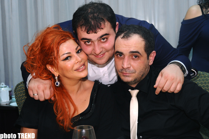 Искрометная певица Айгюн Кязымова и веселый шоу-бомонд на празднике Фадала Баззи (фотосессия)