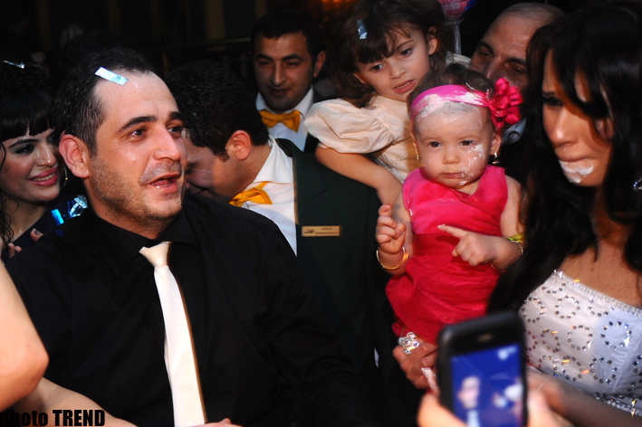 Искрометная певица Айгюн Кязымова и веселый шоу-бомонд на празднике Фадала Баззи (фотосессия)