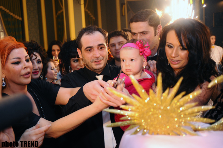 Искрометная певица Айгюн Кязымова и веселый шоу-бомонд на празднике Фадала Баззи (фотосессия)