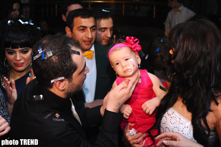 Искрометная певица Айгюн Кязымова и веселый шоу-бомонд на празднике Фадала Баззи (фотосессия)