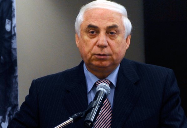 В Азербайджане должна быть повышена зарплата врачей - депутат