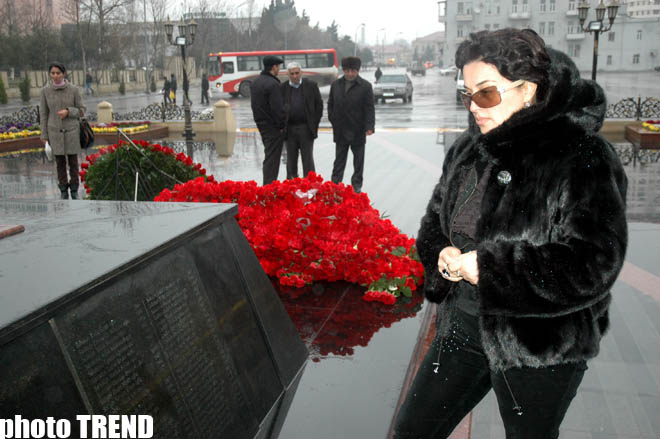 Ходжалинская трагедия – 18. 
Слезы Эльзы Сейиджахан смешались с каплями дождя (фотосессия)